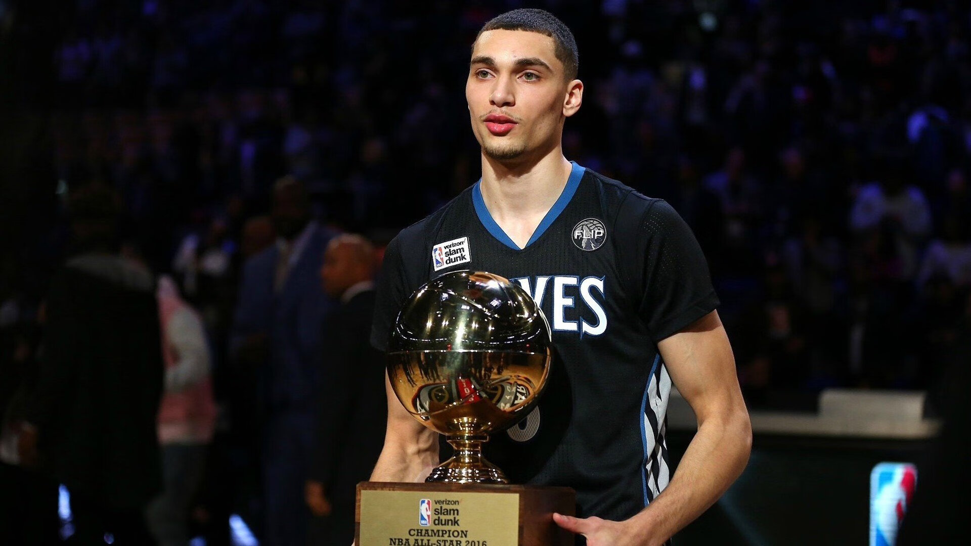 弗朗西体育主场大胜奥赛，强势排名前四，弗朗西斯cba