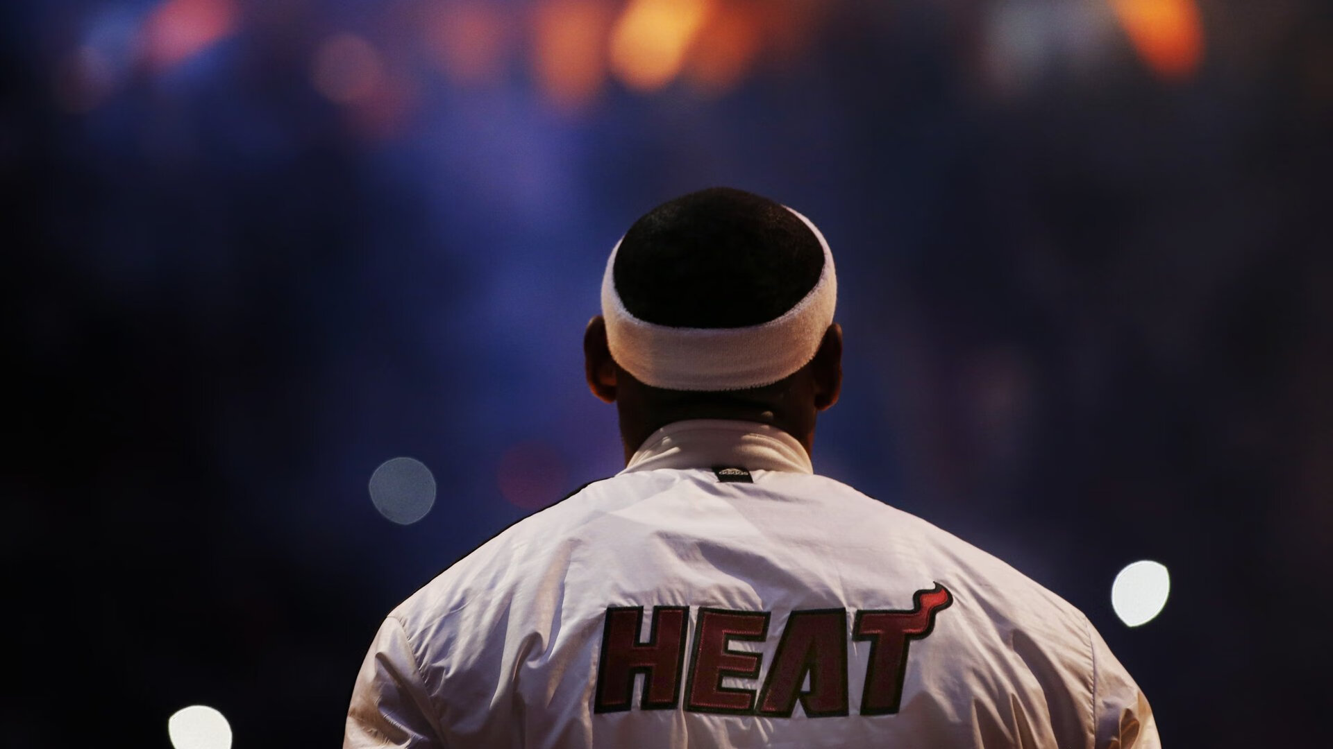 热火翻盘凯尔特人，季后赛首轮中巴特勒末节爆发，【体育晚报】nba揭幕战凯尔特人大胜 时隔9年巴萨