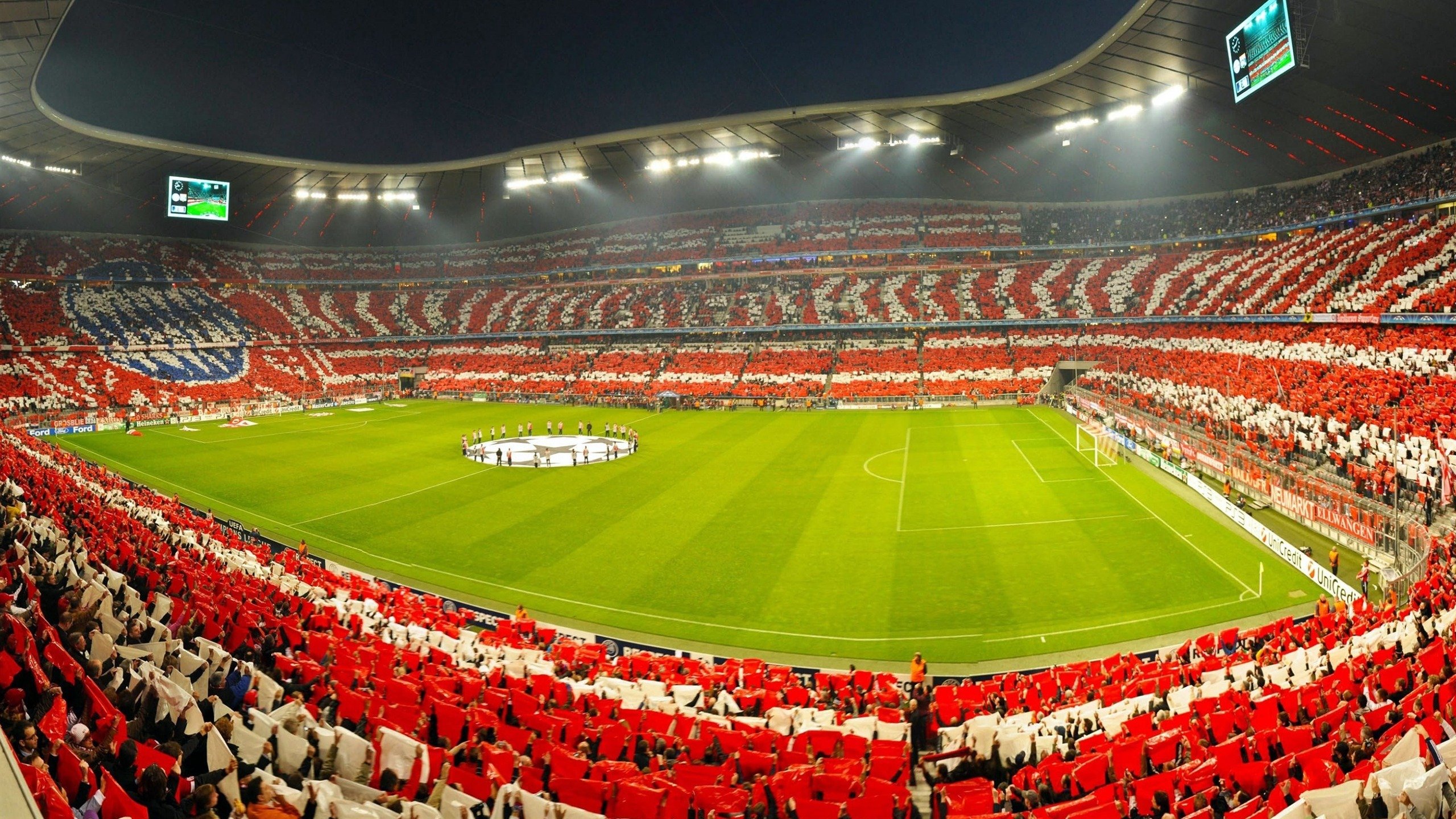 弗赖堡紧密回防限制对手传球路线，弗赖堡队