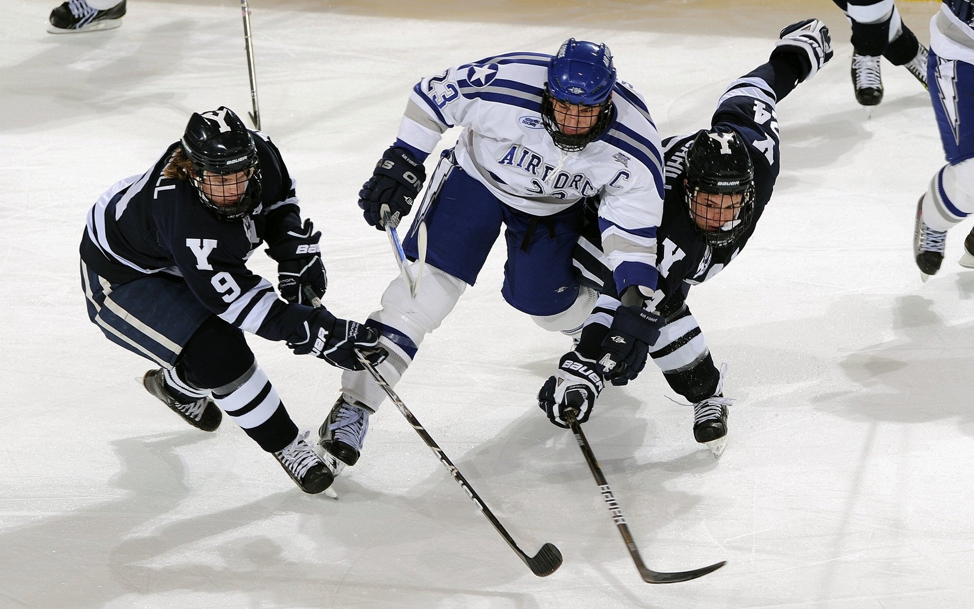西甲官方举办足球节，推动青少年普及足球运动，足球比赛西甲