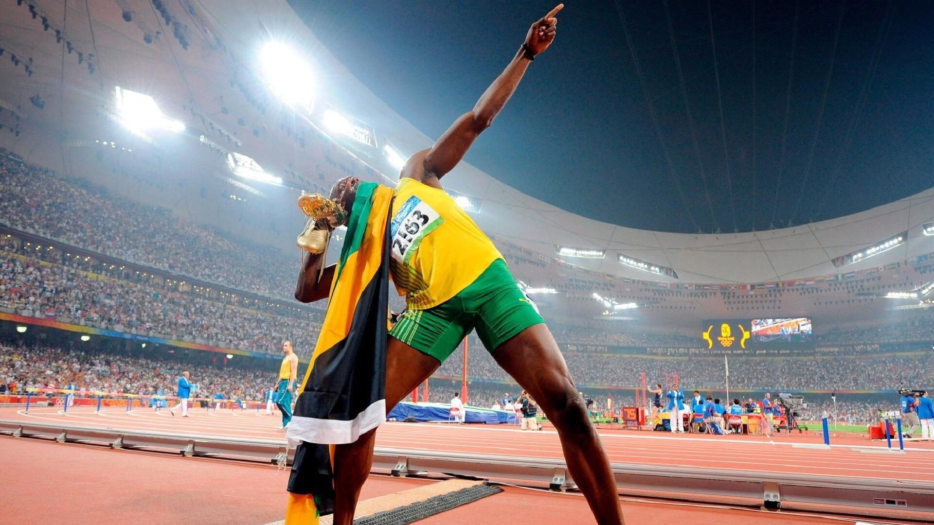 西班牙骑手路易斯·佩德罗·比拉本在美国奥卡拉大奖赛中夺冠，展现出色骑术。